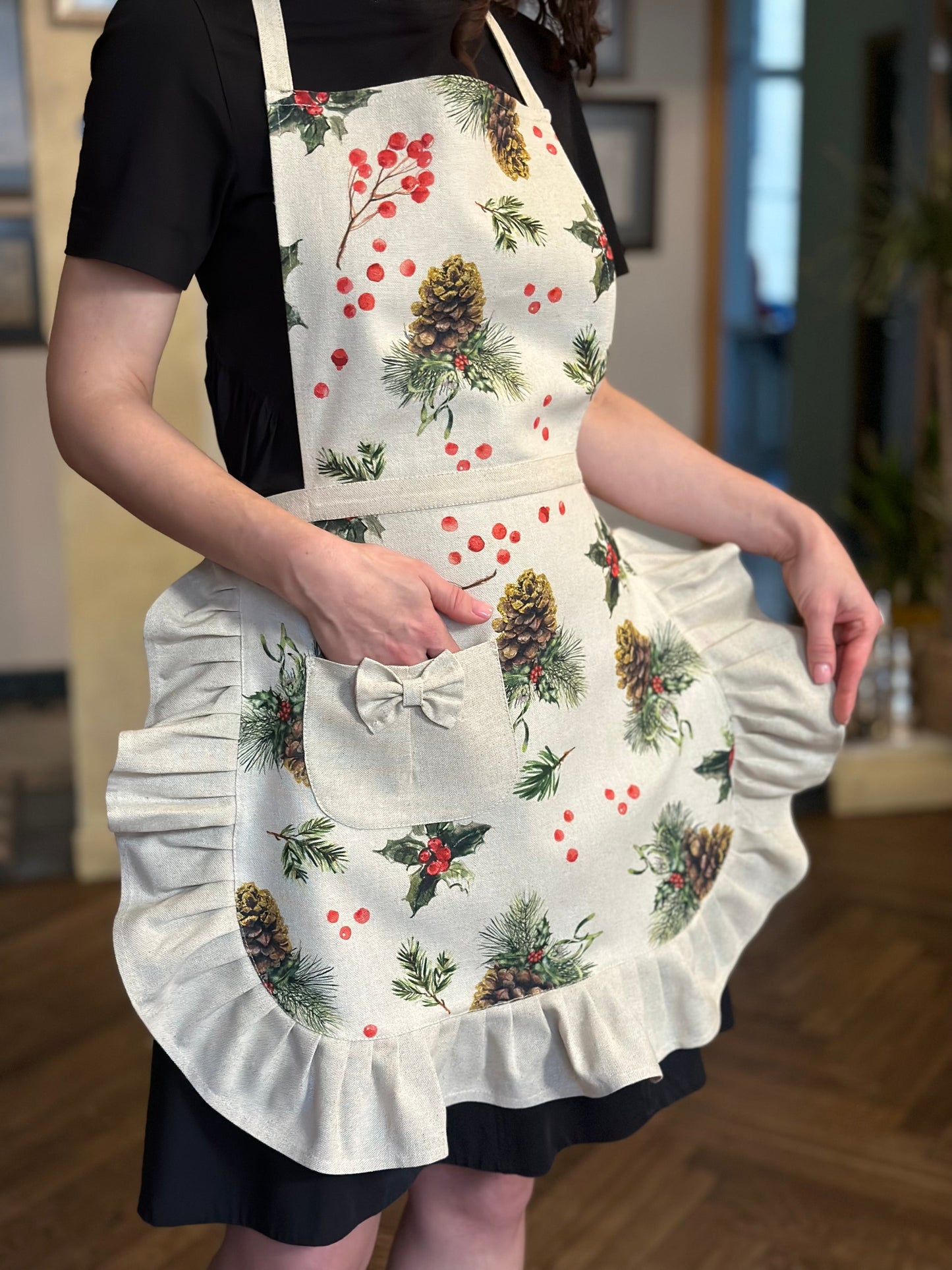 Christmas Apron for Woman with Frill and Pocket | Golden Pine