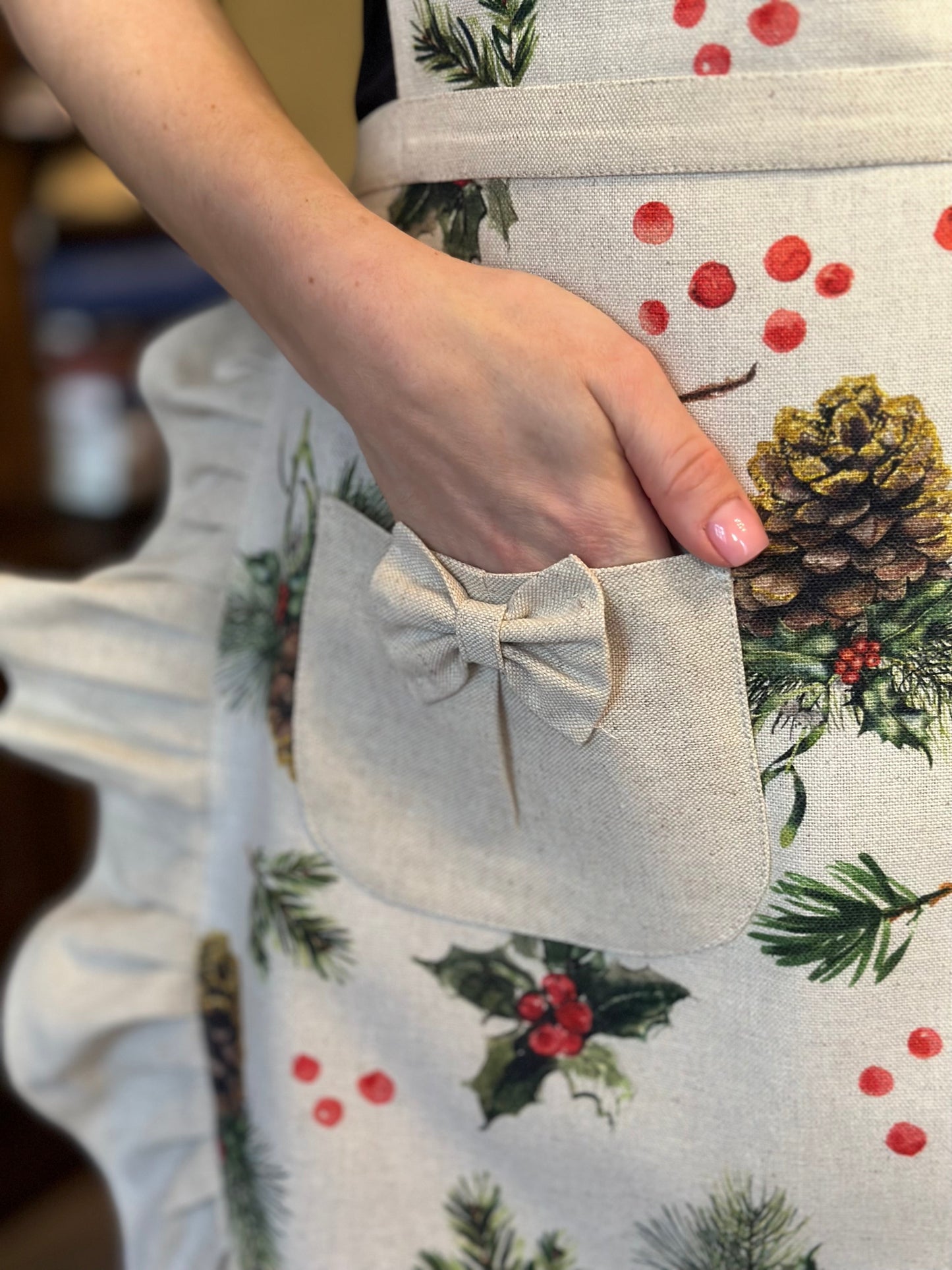 Christmas Apron for Woman with Frill and Pocket | Golden Pine