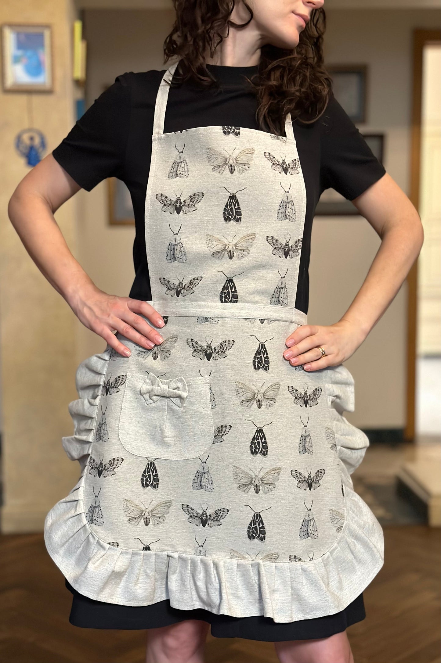 Apron for Woman with Frill and Pocket with beige Frill, recycled fabric | Nord Wings